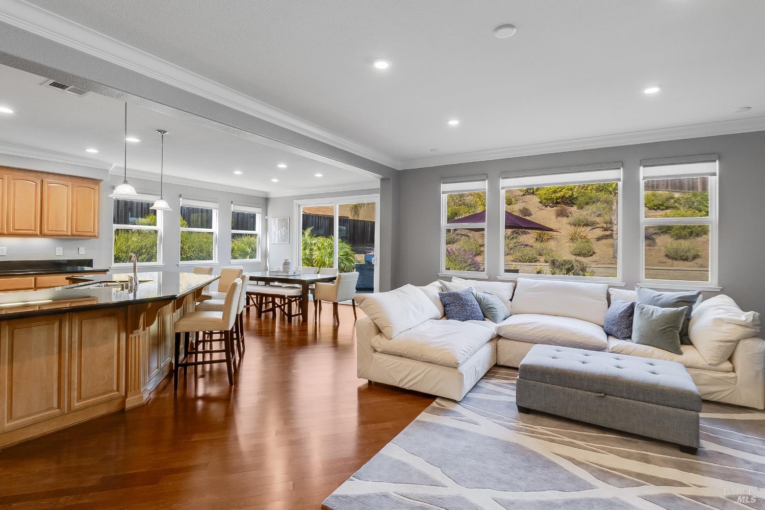 Detail Gallery Image 18 of 88 For 672 Mcallister Dr, Benicia,  CA 94510 - 5 Beds | 4 Baths