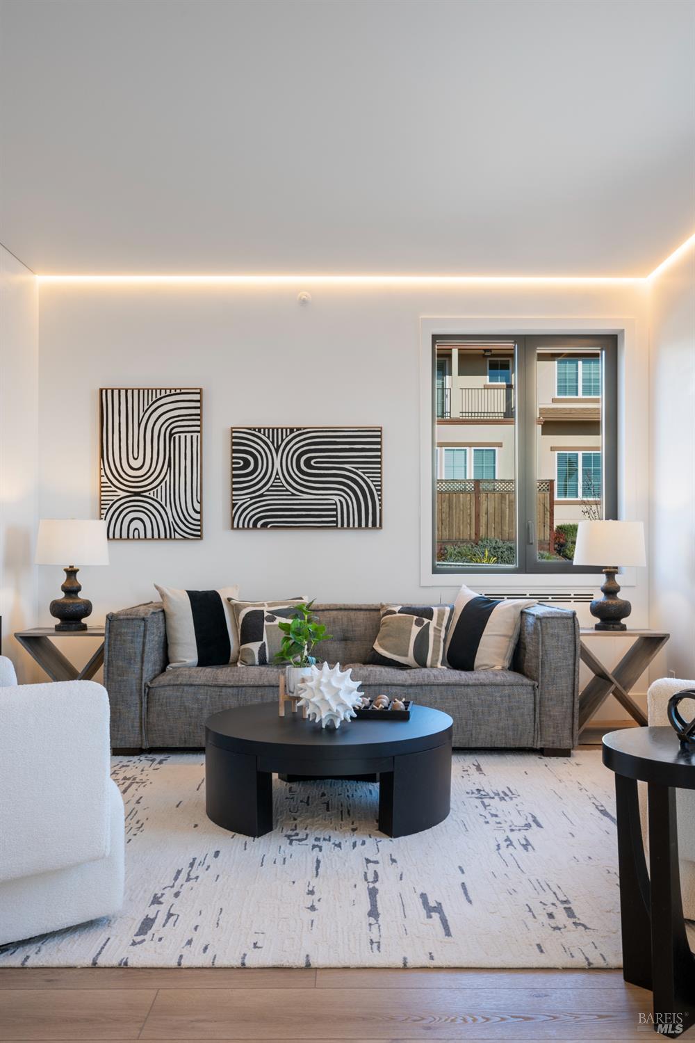 Detail Gallery Image 12 of 27 For 3804 Sedgemoore Dr, Santa Rosa,  CA 95404 - 5 Beds | 3/1 Baths