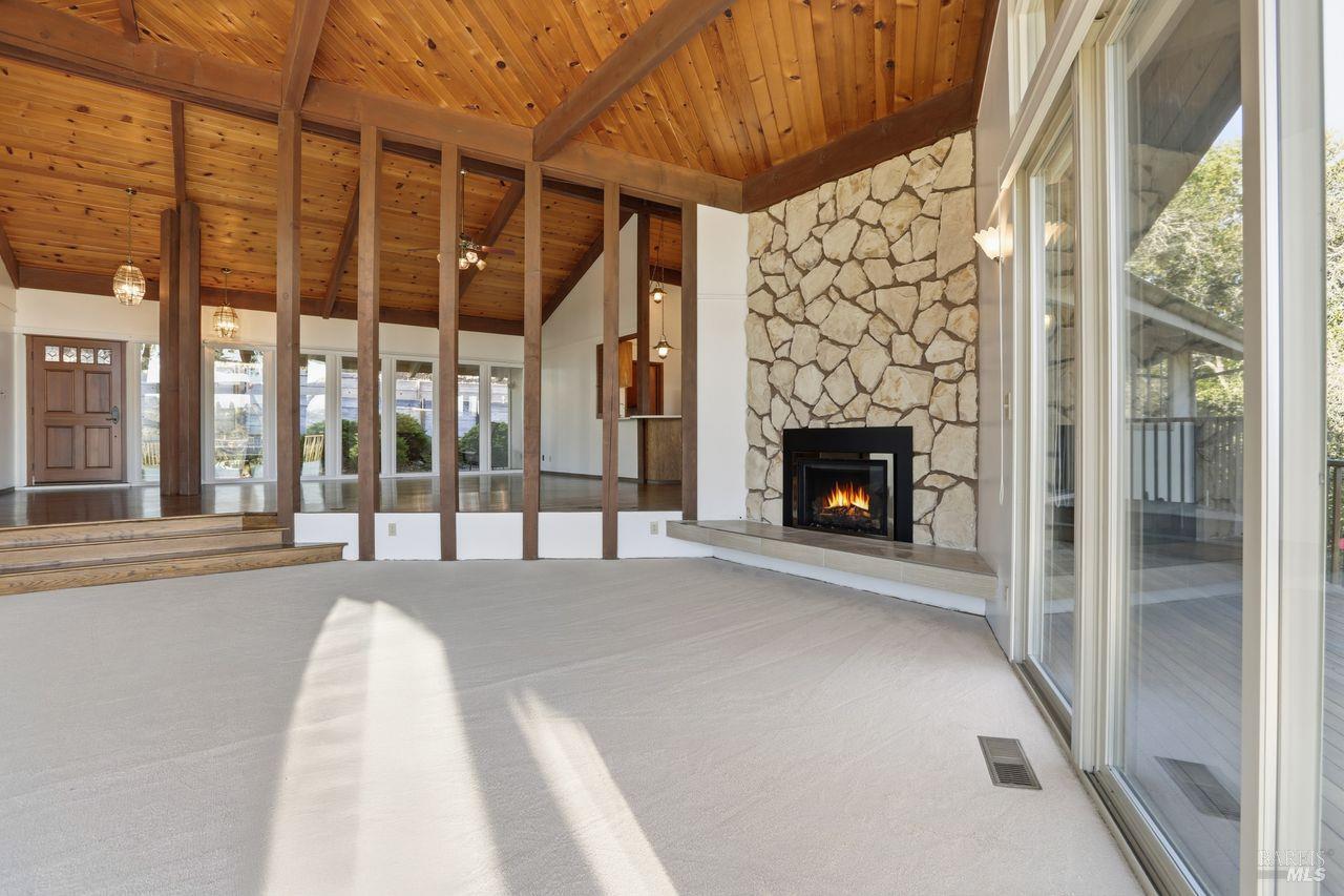 Detail Gallery Image 13 of 57 For 16 Burning Tree Dr, Novato,  CA 94949 - 3 Beds | 2/1 Baths