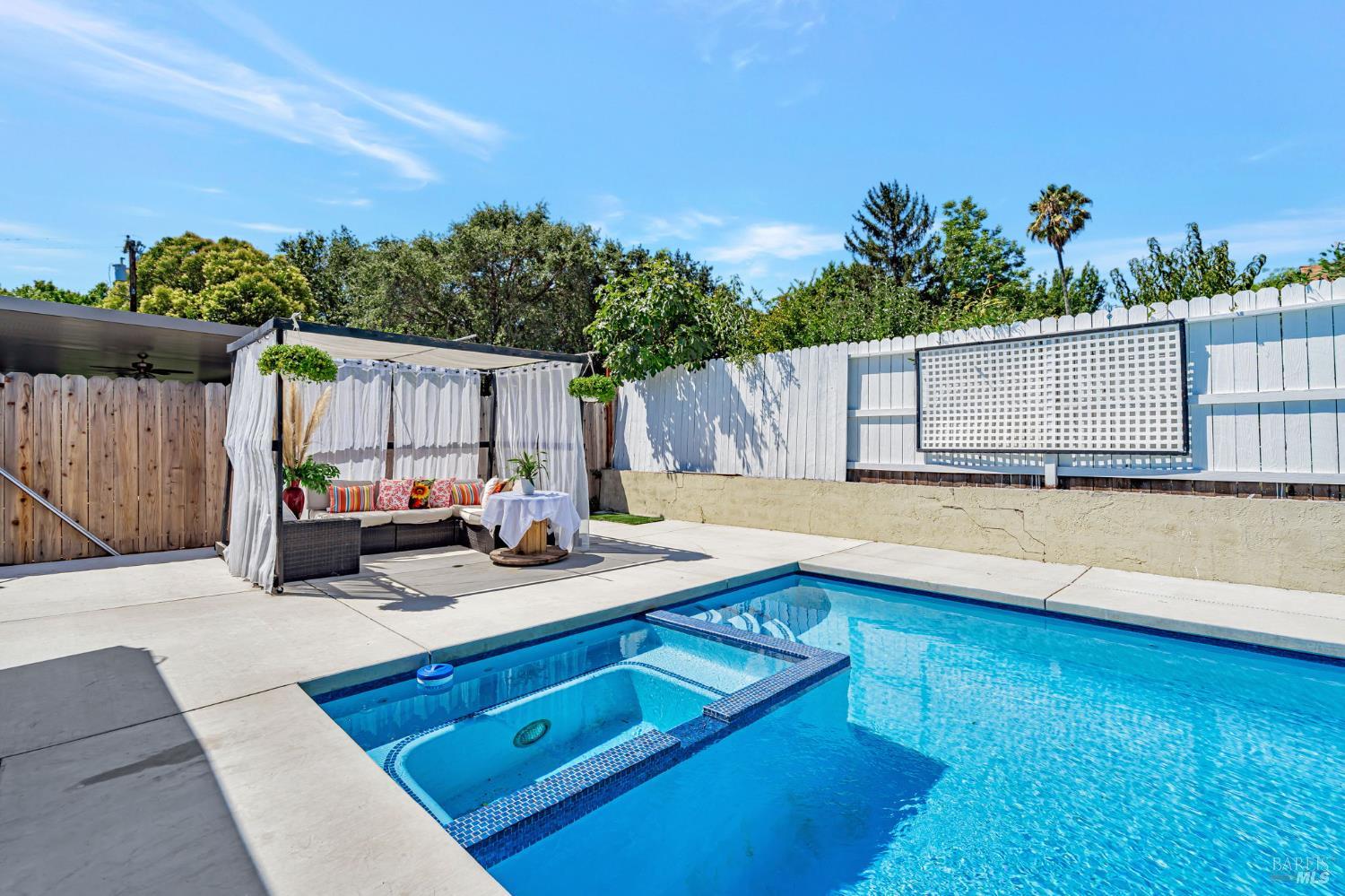 Detail Gallery Image 37 of 40 For 1019 Westview Dr, Napa,  CA 94558 - 4 Beds | 2/1 Baths