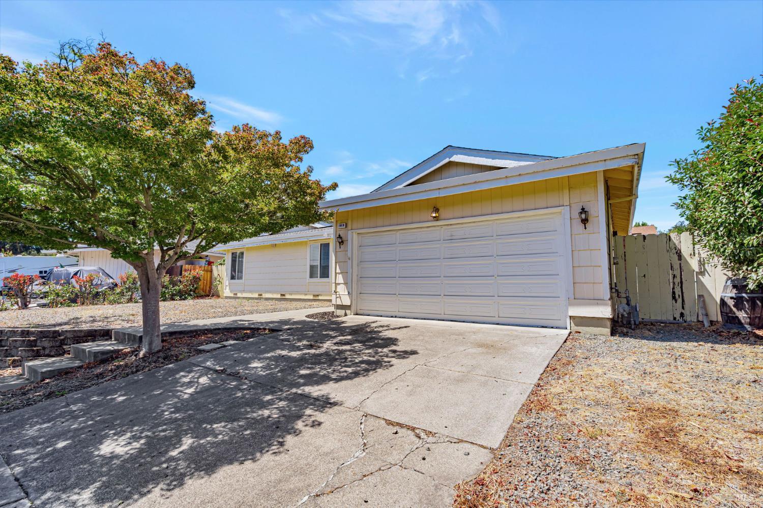 Detail Gallery Image 4 of 40 For 1019 Westview Dr, Napa,  CA 94558 - 4 Beds | 2/1 Baths