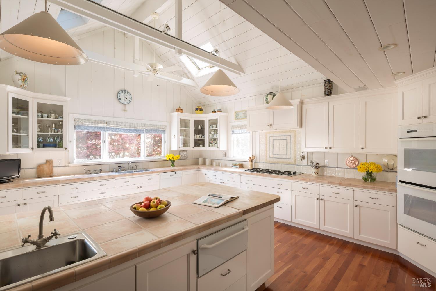 Detail Gallery Image 20 of 70 For 2399 Sobre Vista Rd, Sonoma,  CA 95476 - 4 Beds | 3/1 Baths