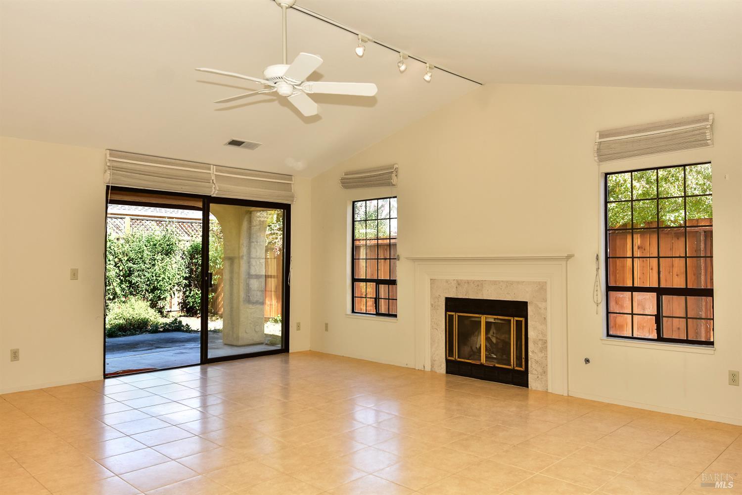 Detail Gallery Image 8 of 30 For 480 La Quinta Ln, Sonoma,  CA 95476 - 2 Beds | 2 Baths