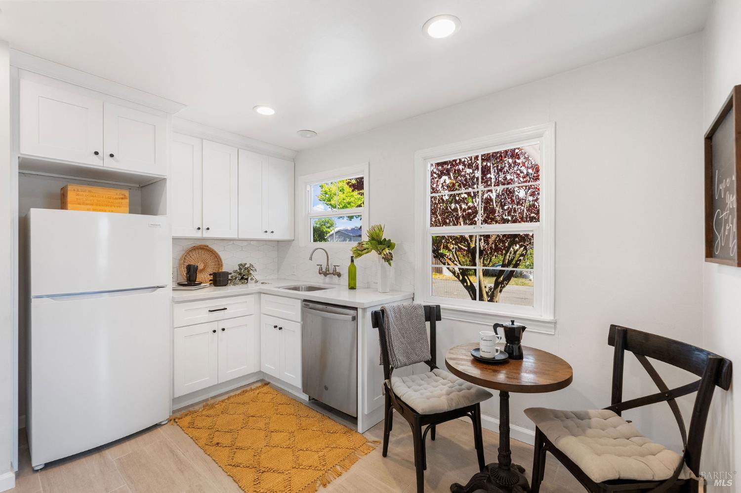 Detail Gallery Image 15 of 32 For 2005 Adrian St, Napa,  CA 94559 - 2 Beds | 1 Baths