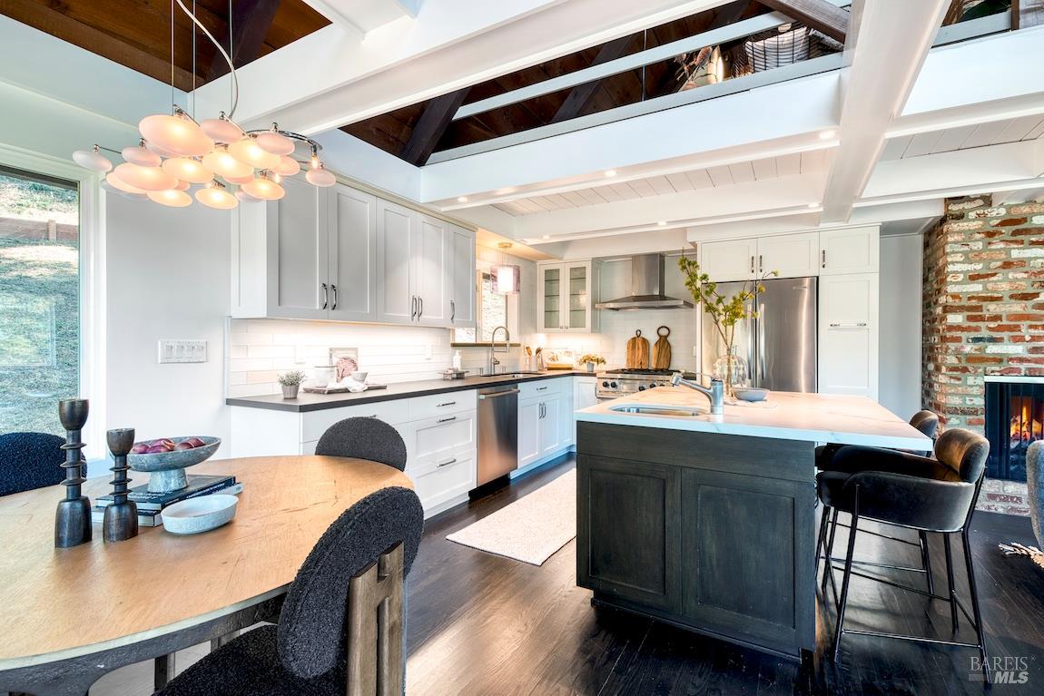 Detail Gallery Image 8 of 47 For 20 Poppy Ln, Mill Valley,  CA 94941 - 3 Beds | 2 Baths