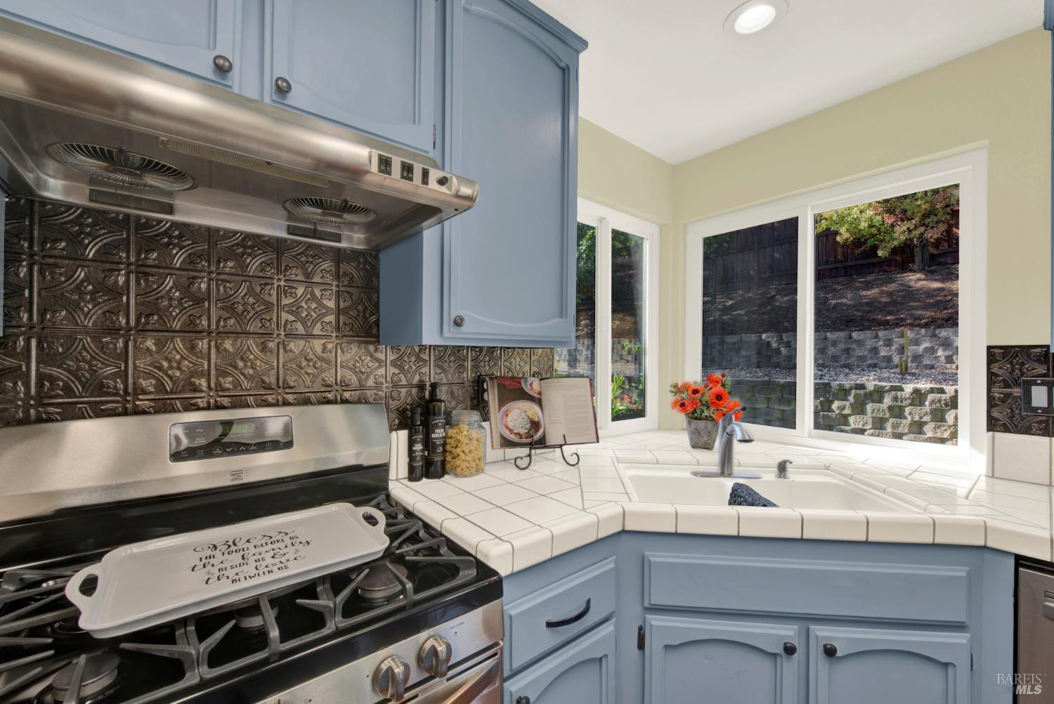 Detail Gallery Image 26 of 99 For 719 Rambleton Dr, Vacaville,  CA 95688 - 5 Beds | 3 Baths