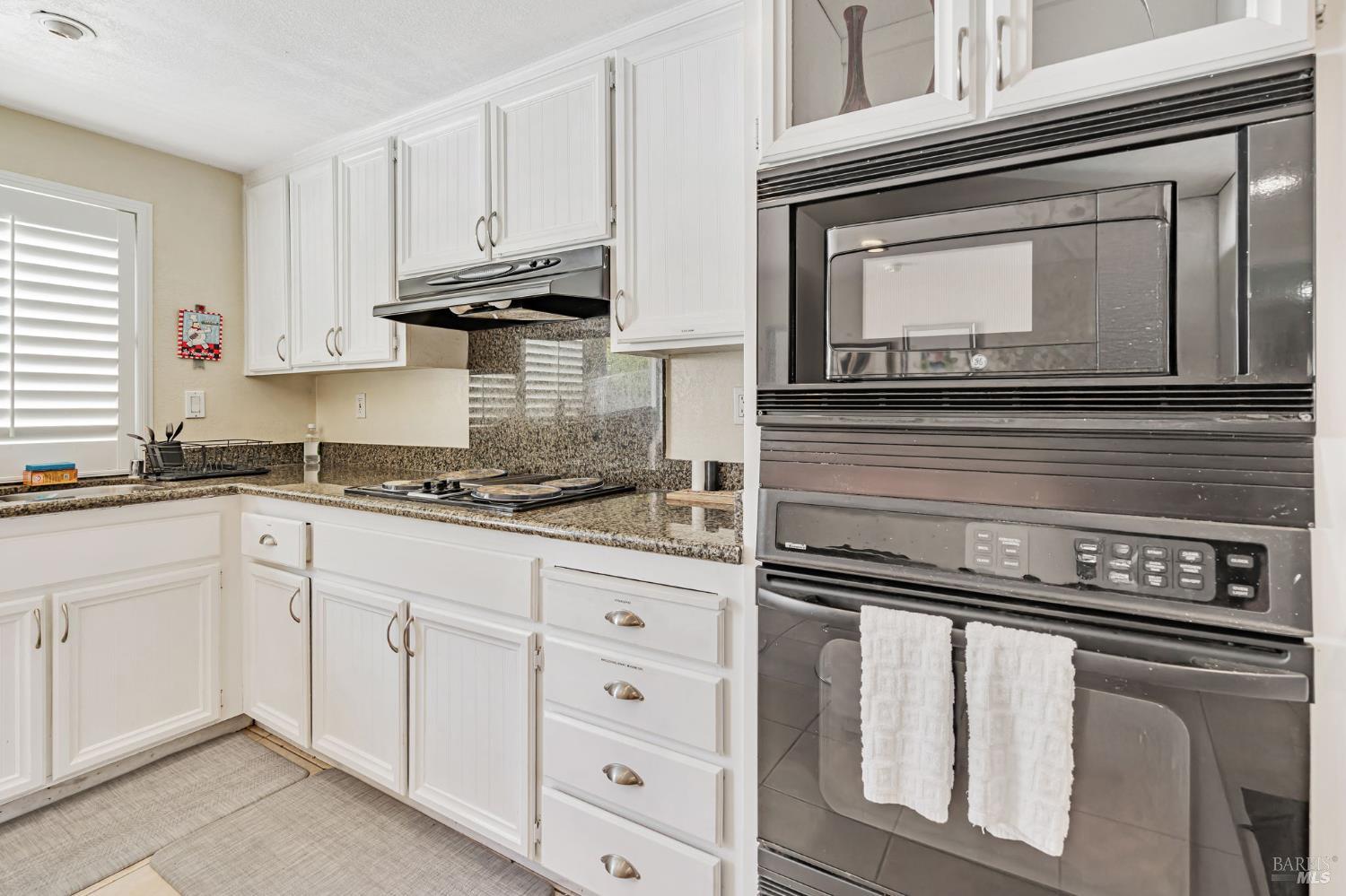 Detail Gallery Image 12 of 40 For 1019 Westview Dr, Napa,  CA 94558 - 4 Beds | 2/1 Baths