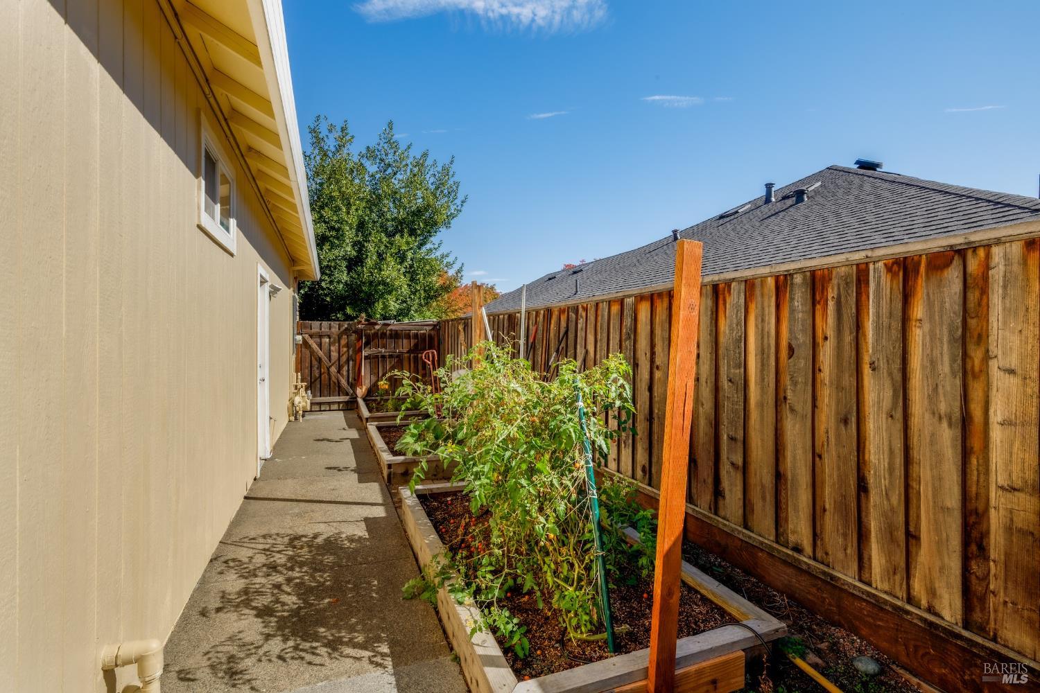 Detail Gallery Image 22 of 38 For 311 Laurel Ct, Cloverdale,  CA 95425 - 2 Beds | 2 Baths