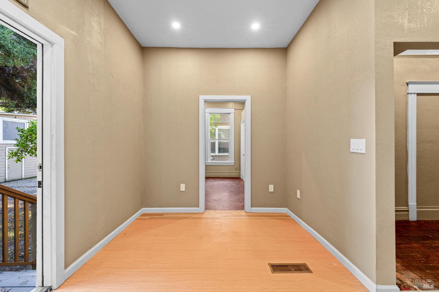 Detail Gallery Image 10 of 23 For 840 5th St, Santa Rosa,  CA 95404 - 4 Beds | 2/2 Baths