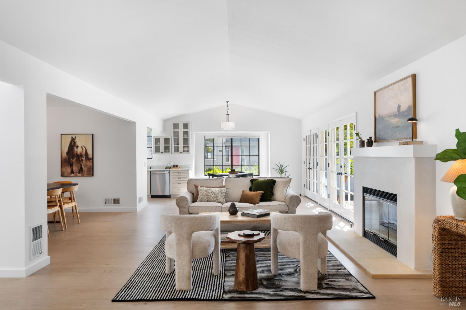 Detail Gallery Image 5 of 22 For 889 Princeton Dr, Sonoma,  CA 95476 - 2 Beds | 2 Baths