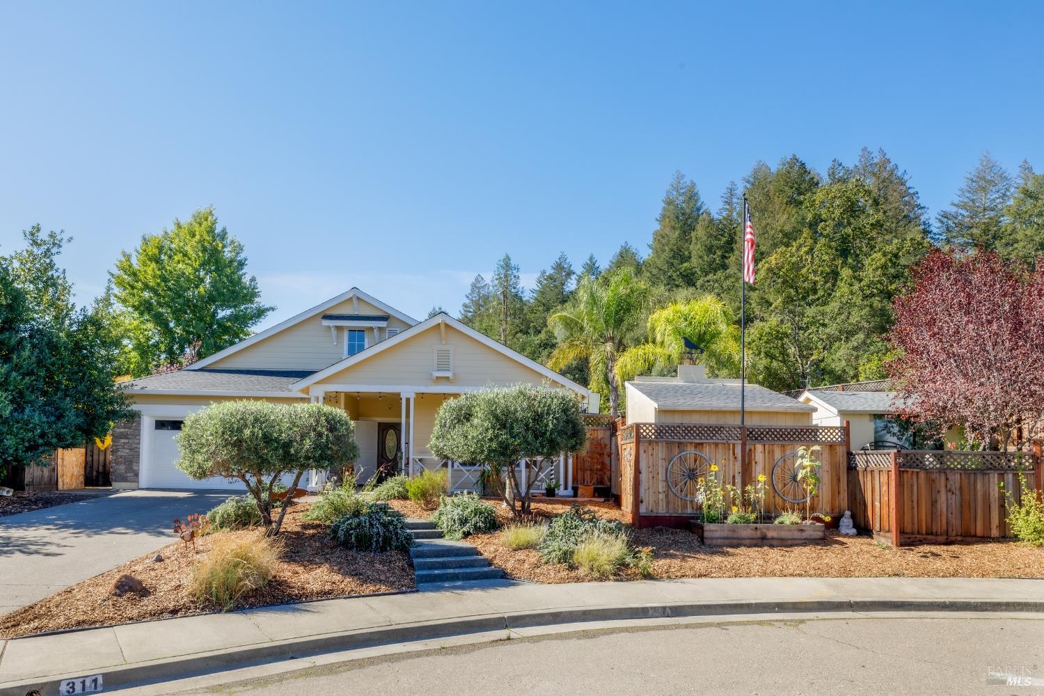 Detail Gallery Image 2 of 38 For 311 Laurel Ct, Cloverdale,  CA 95425 - 2 Beds | 2 Baths