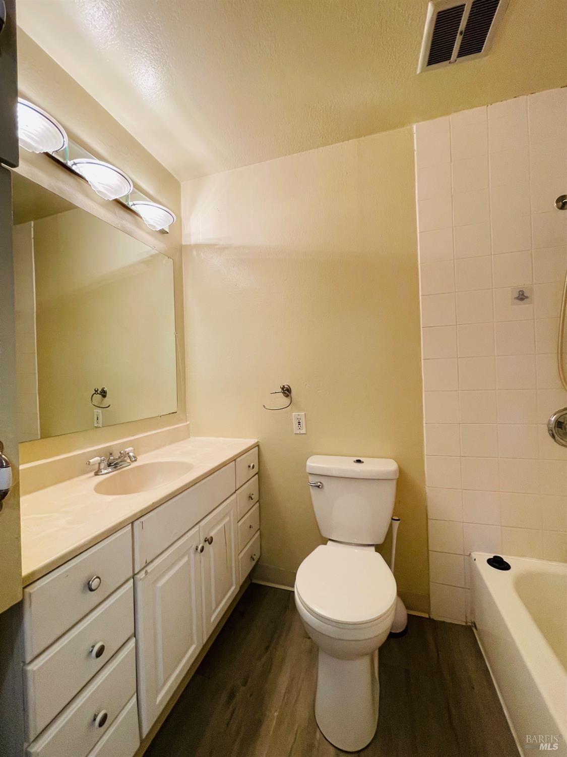 Detail Gallery Image 15 of 23 For 2529 Coffey Ln, Santa Rosa,  CA 95403 - 2 Beds | 1 Baths