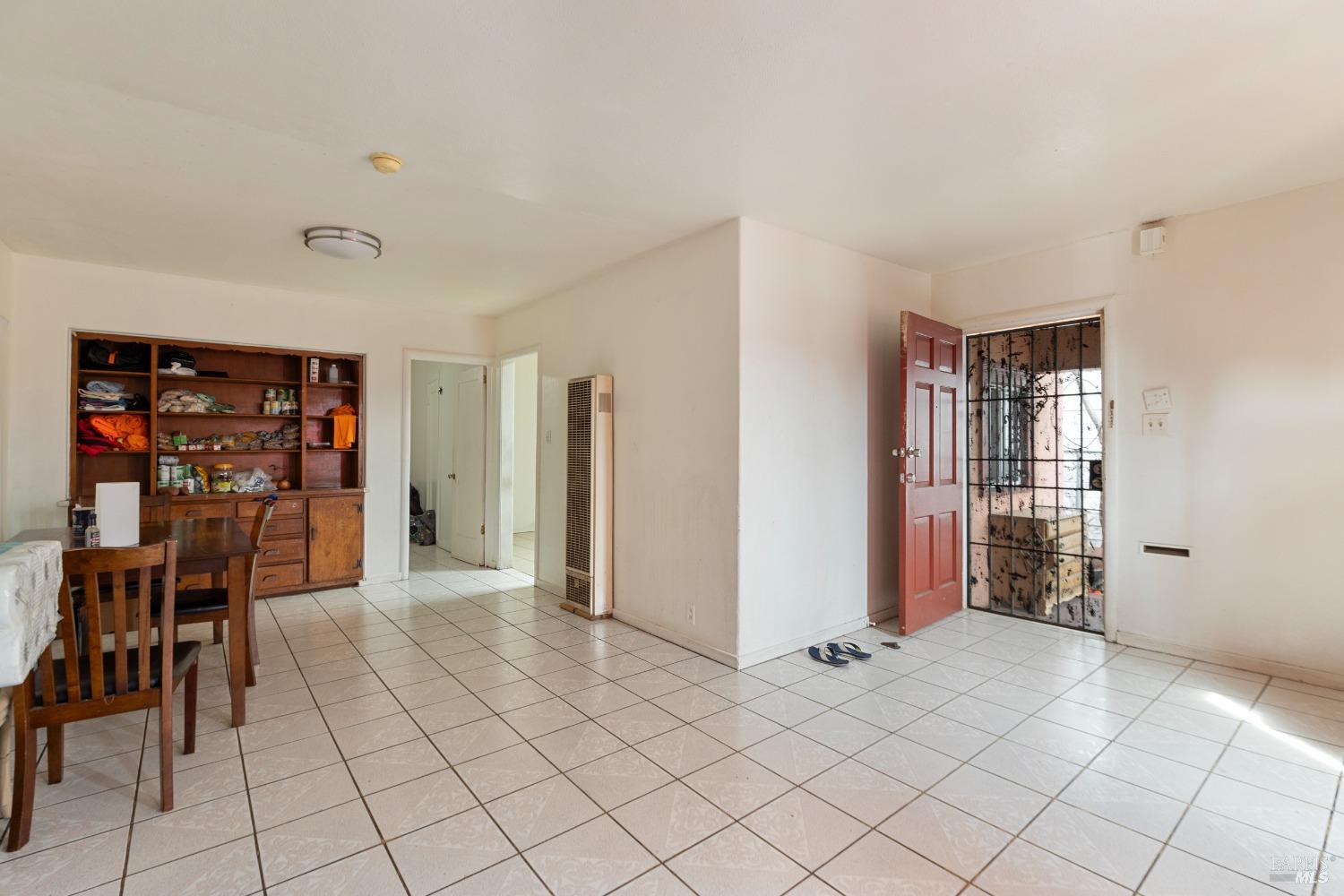 Detail Gallery Image 3 of 20 For 2627 63rd Ave, Oakland,  CA 94605 - 5 Beds | 3 Baths