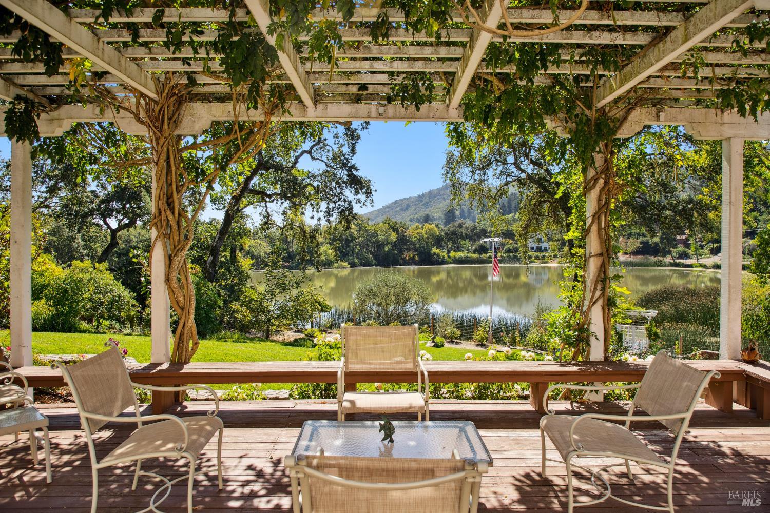 Detail Gallery Image 16 of 70 For 2399 Sobre Vista Rd, Sonoma,  CA 95476 - 4 Beds | 3/1 Baths