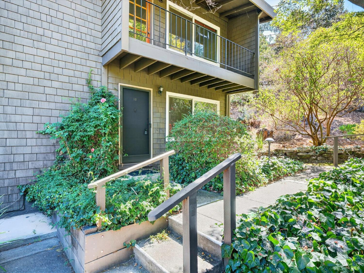 Detail Gallery Image 18 of 25 For 1411 Casa Buena Dr #14,  Corte Madera,  CA 94925 - 3 Beds | 1/1 Baths