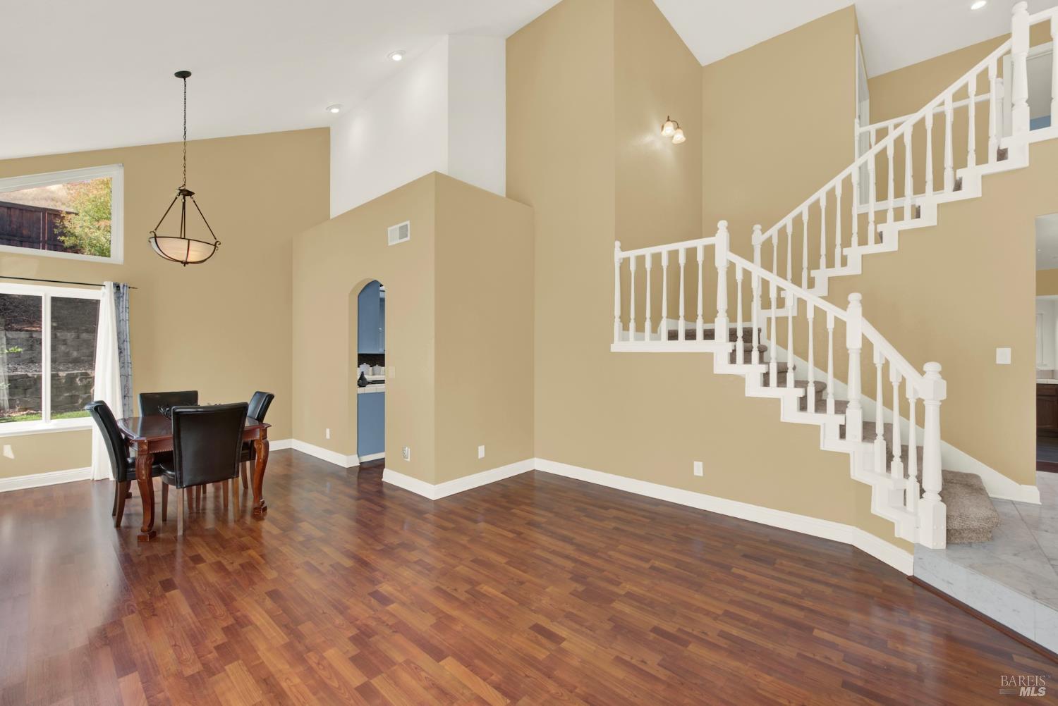 Detail Gallery Image 18 of 99 For 719 Rambleton Dr, Vacaville,  CA 95688 - 5 Beds | 3 Baths