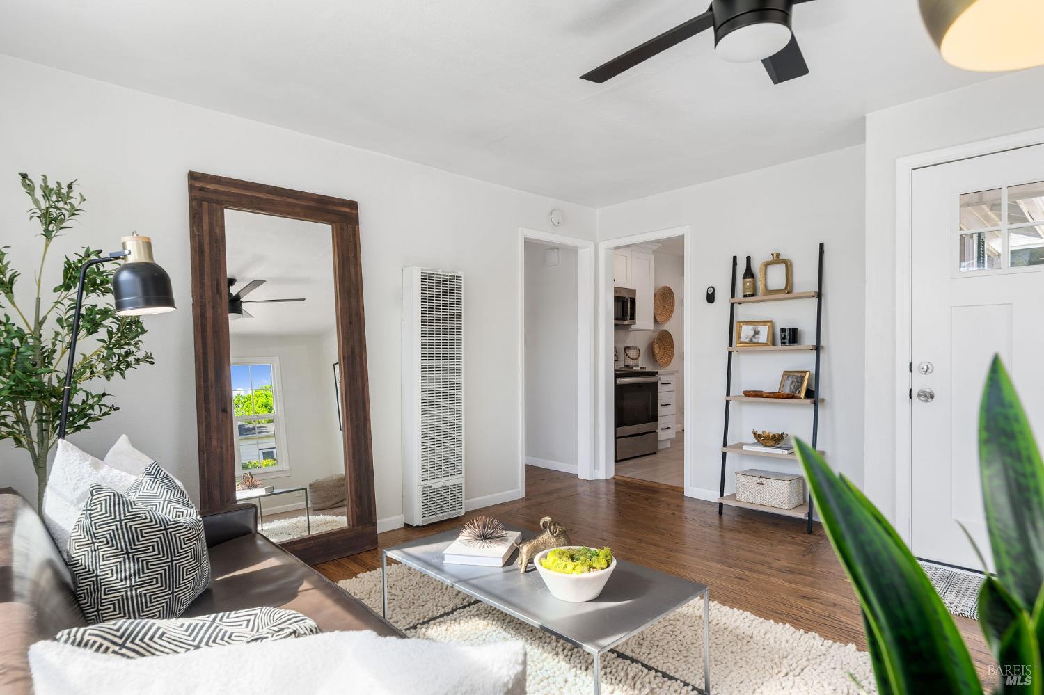 Detail Gallery Image 9 of 32 For 2005 Adrian St, Napa,  CA 94559 - 2 Beds | 1 Baths