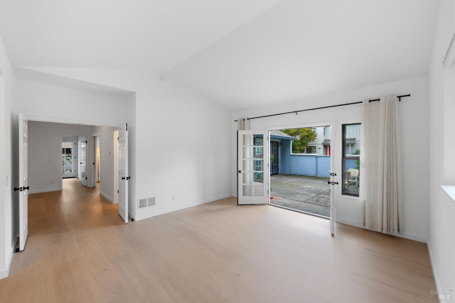 Detail Gallery Image 14 of 22 For 889 Princeton Dr, Sonoma,  CA 95476 - 2 Beds | 2 Baths