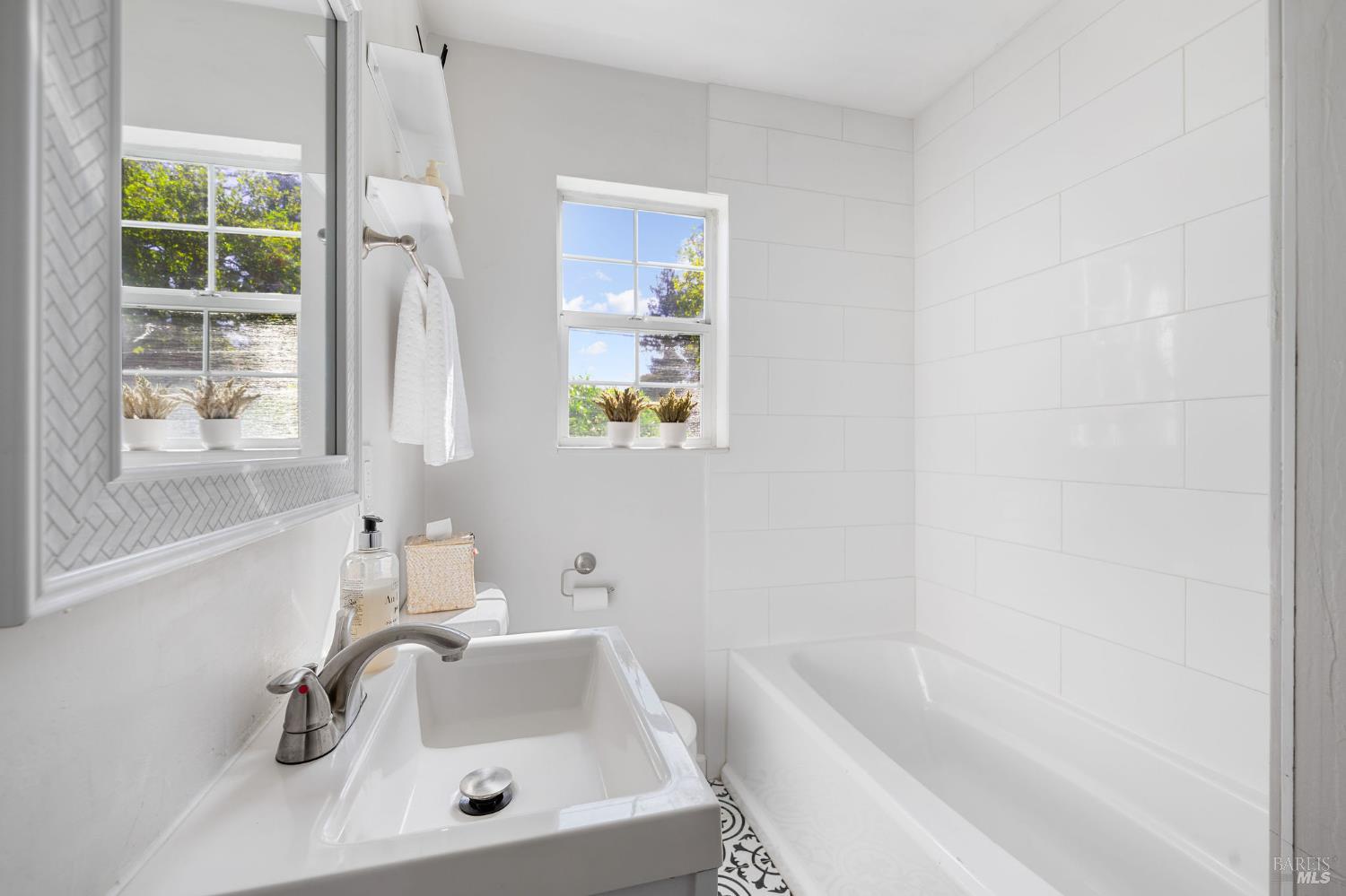 Detail Gallery Image 24 of 32 For 2005 Adrian St, Napa,  CA 94559 - 2 Beds | 1 Baths