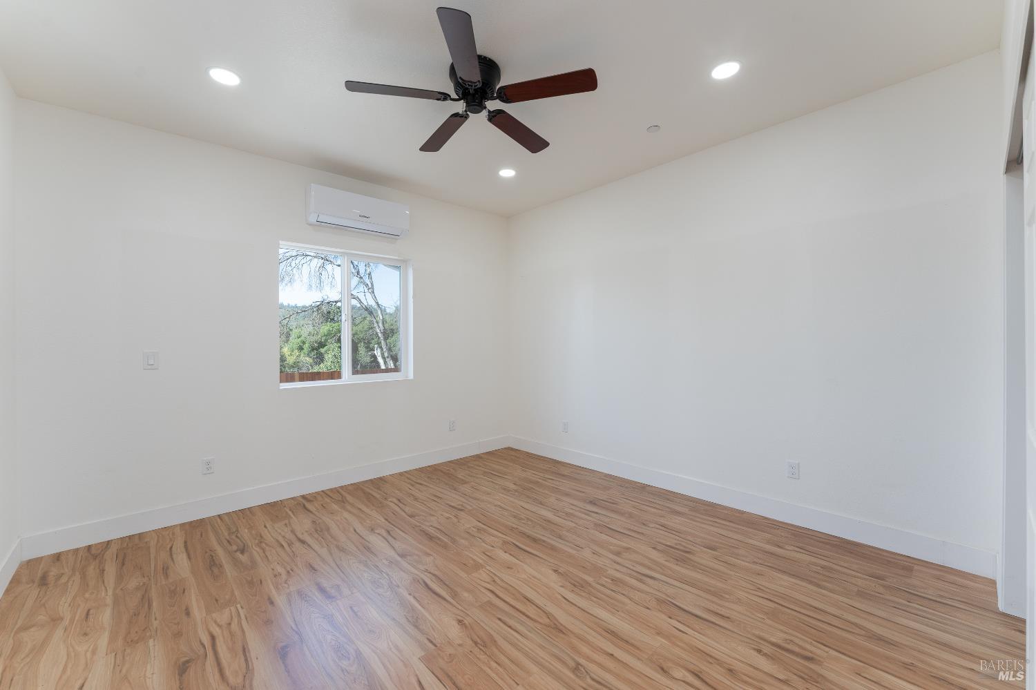 Detail Gallery Image 8 of 16 For 6100 Eastside Calpella Rd, Ukiah,  CA 95482 - 3 Beds | 2 Baths