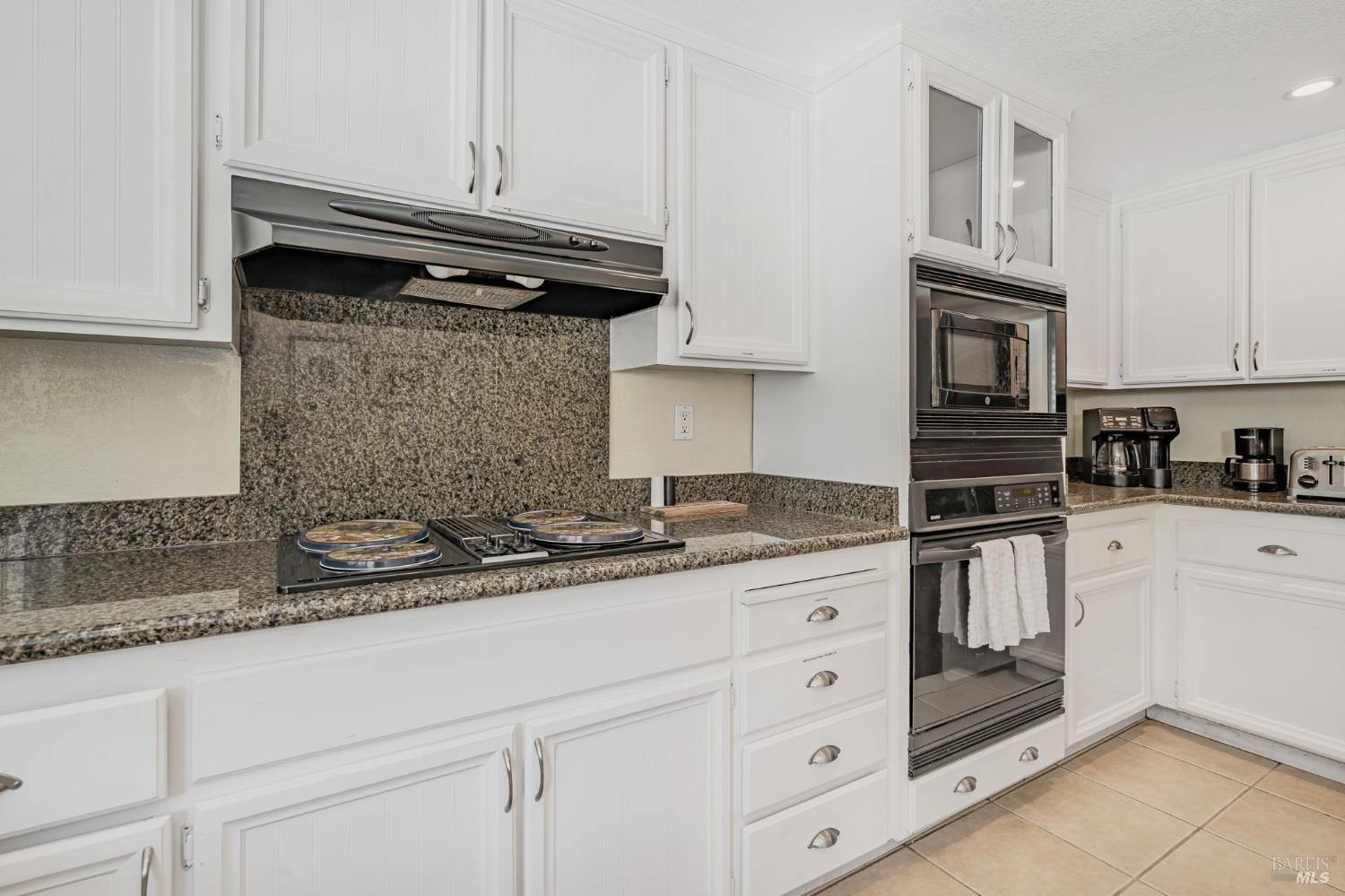 Detail Gallery Image 13 of 40 For 1019 Westview Dr, Napa,  CA 94558 - 4 Beds | 2/1 Baths