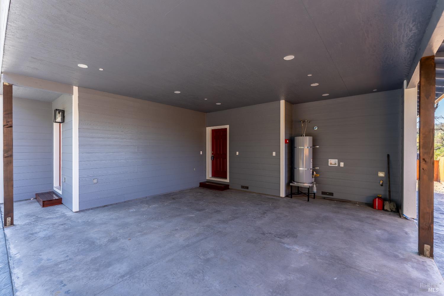 Detail Gallery Image 12 of 16 For 6100 Eastside Calpella Rd, Ukiah,  CA 95482 - 3 Beds | 2 Baths