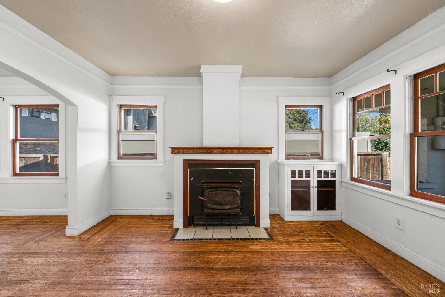 Detail Gallery Image 3 of 21 For 743 Davis St, Santa Rosa,  CA 95401 - 4 Beds | 2 Baths