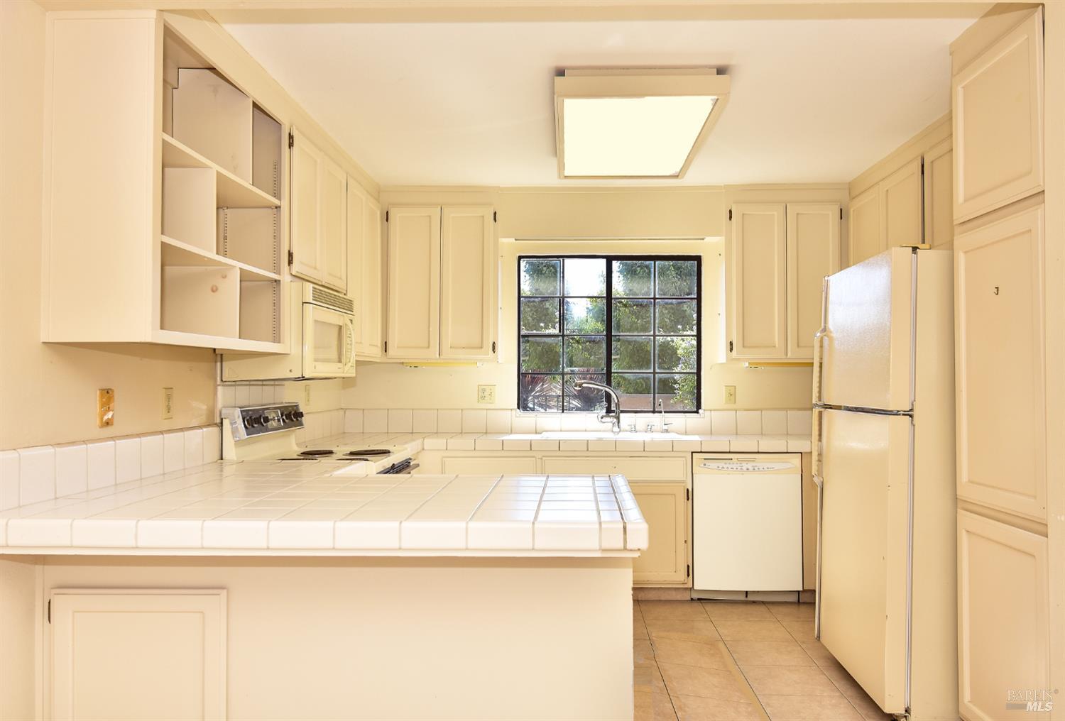 Detail Gallery Image 11 of 30 For 480 La Quinta Ln, Sonoma,  CA 95476 - 2 Beds | 2 Baths