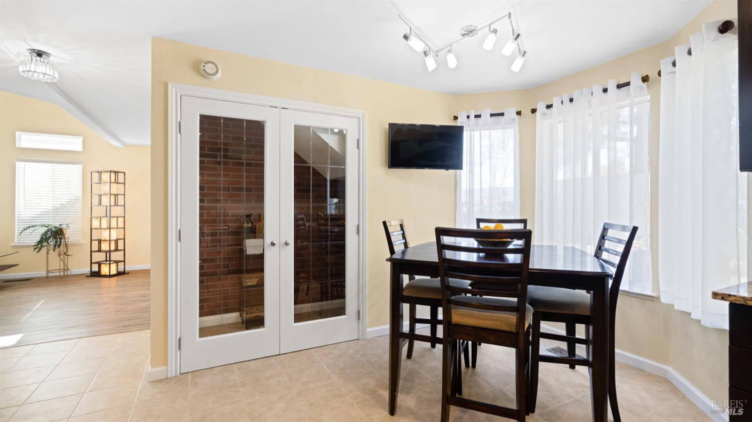 Detail Gallery Image 11 of 30 For 116 Birchwood Ct, Suisun City,  CA 94585 - 3 Beds | 2 Baths