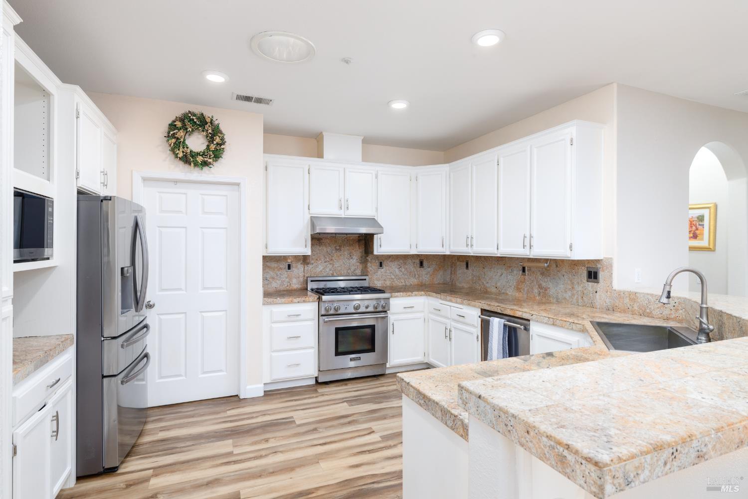 Detail Gallery Image 14 of 38 For 311 Laurel Ct, Cloverdale,  CA 95425 - 2 Beds | 2 Baths