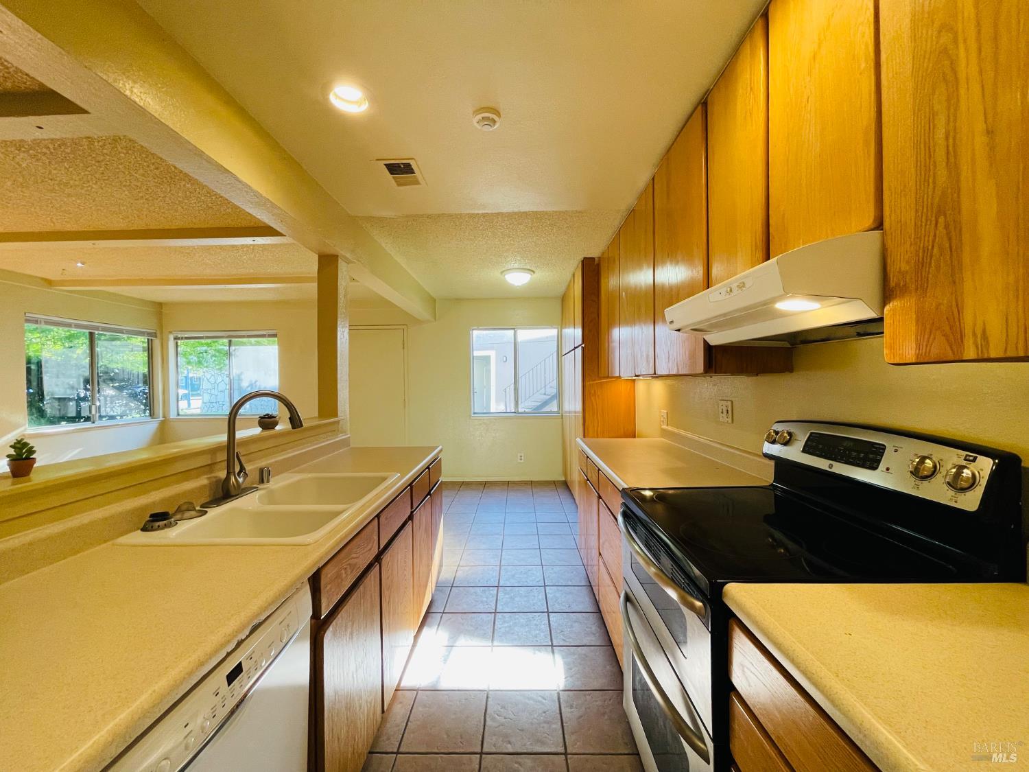 Detail Gallery Image 7 of 23 For 2529 Coffey Ln, Santa Rosa,  CA 95403 - 2 Beds | 1 Baths