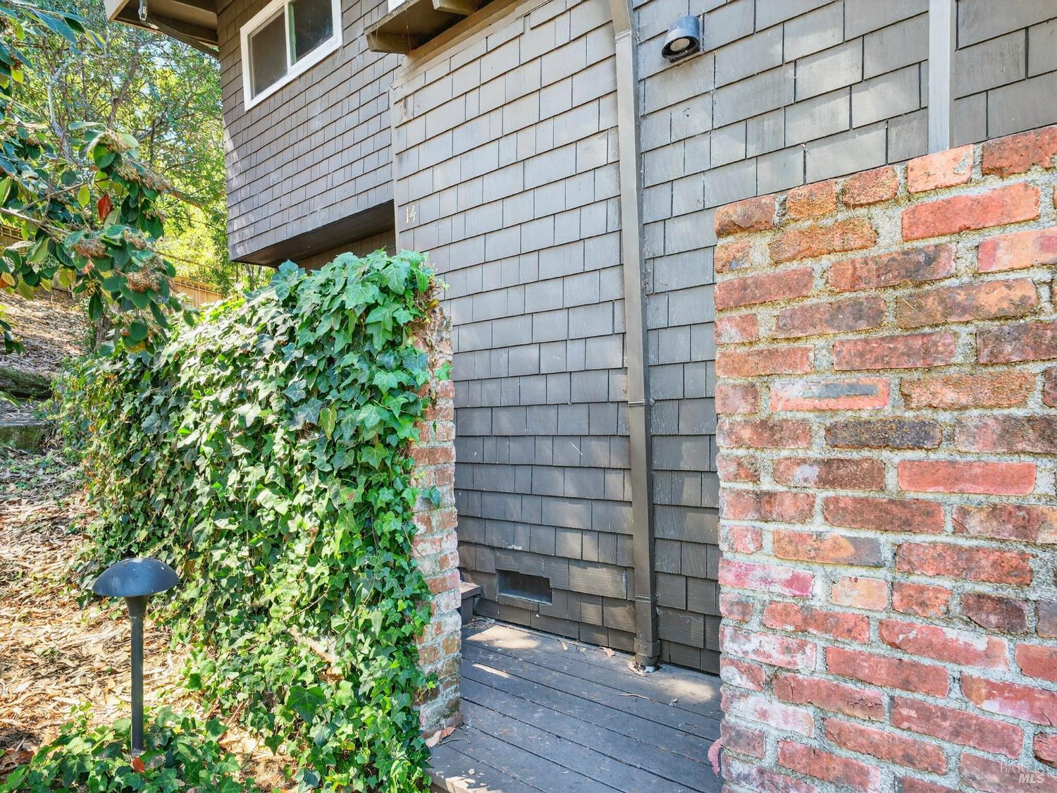 Detail Gallery Image 16 of 25 For 1411 Casa Buena Dr #14,  Corte Madera,  CA 94925 - 3 Beds | 1/1 Baths