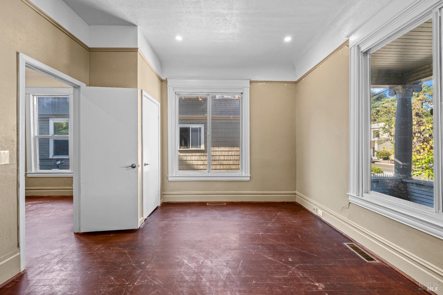 Detail Gallery Image 7 of 23 For 840 5th St, Santa Rosa,  CA 95404 - 4 Beds | 2/2 Baths