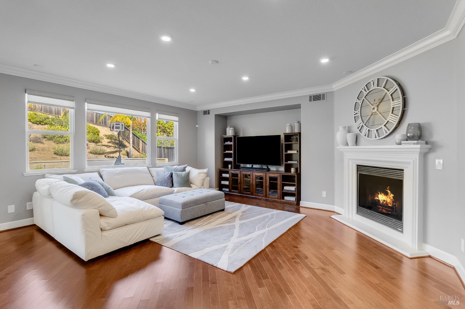 Detail Gallery Image 17 of 88 For 672 Mcallister Dr, Benicia,  CA 94510 - 5 Beds | 4 Baths