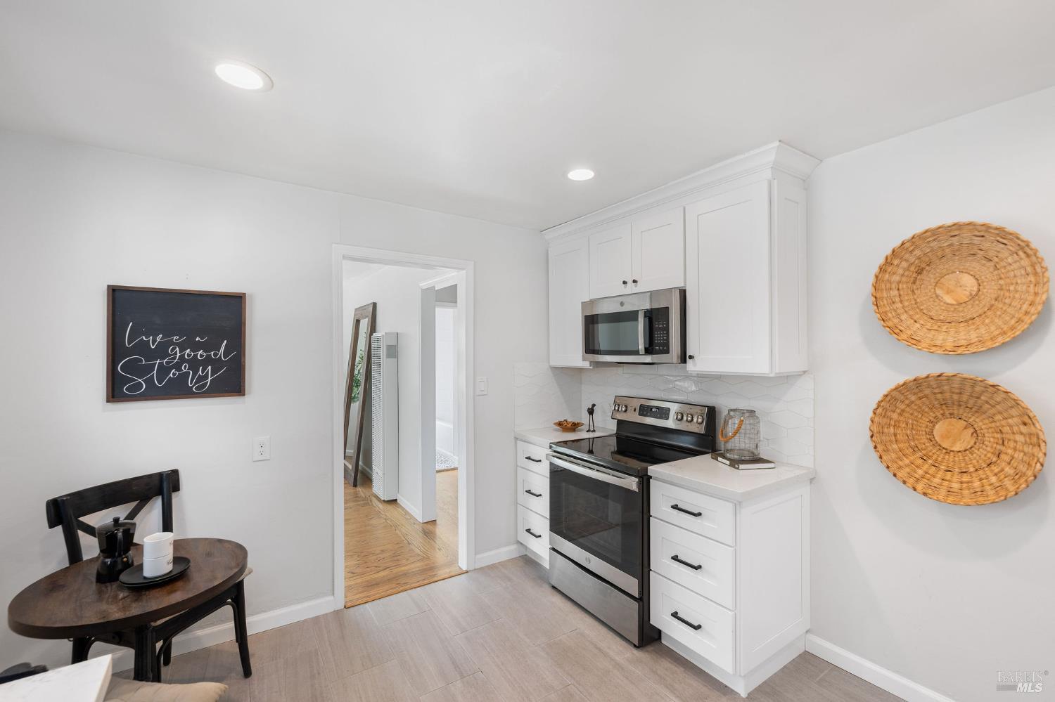 Detail Gallery Image 13 of 32 For 2005 Adrian St, Napa,  CA 94559 - 2 Beds | 1 Baths