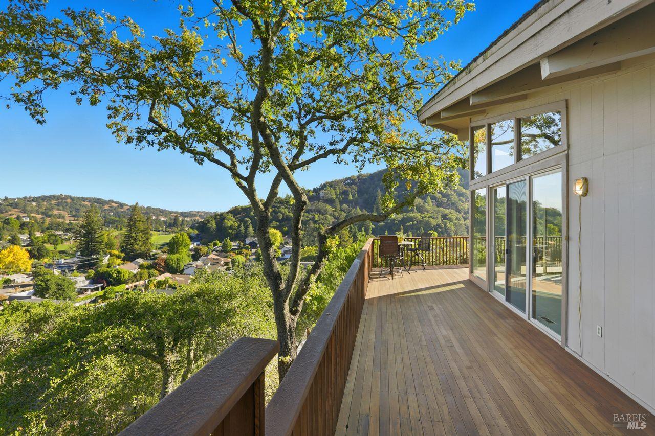 Detail Gallery Image 29 of 57 For 16 Burning Tree Dr, Novato,  CA 94949 - 3 Beds | 2/1 Baths