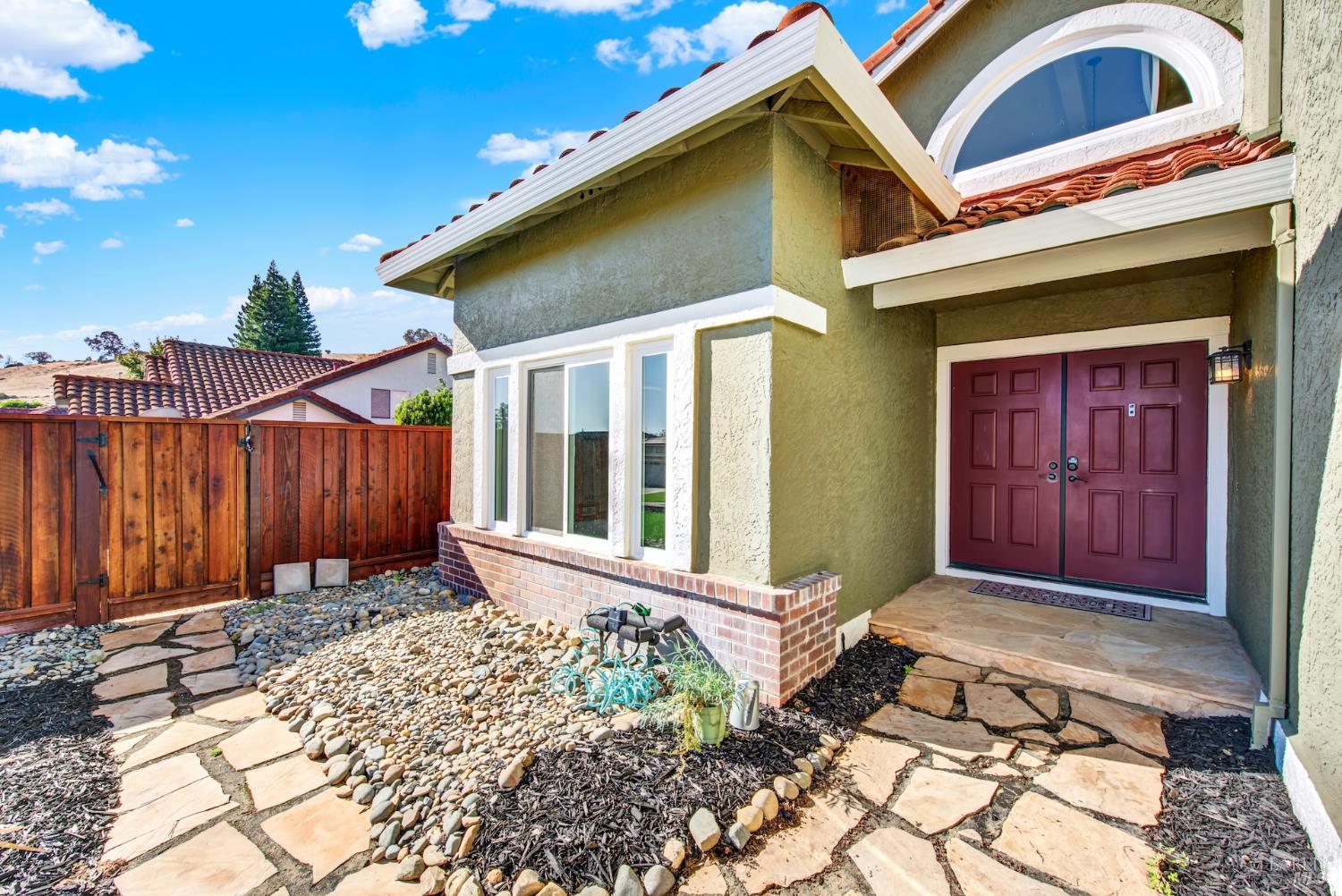 Detail Gallery Image 10 of 99 For 719 Rambleton Dr, Vacaville,  CA 95688 - 5 Beds | 3 Baths