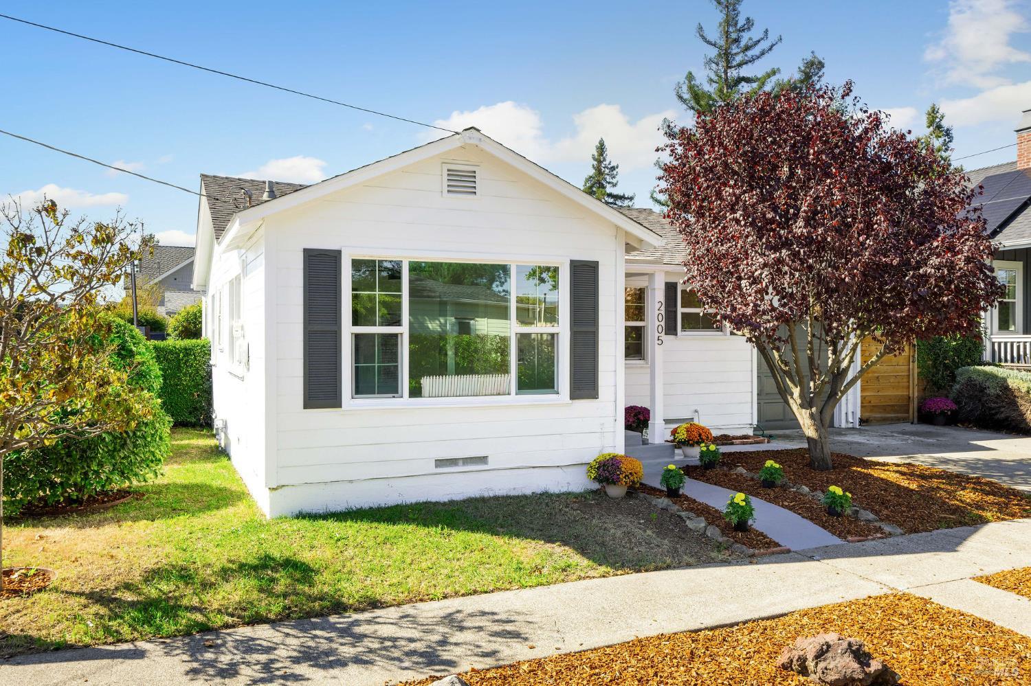 Detail Gallery Image 2 of 32 For 2005 Adrian St, Napa,  CA 94559 - 2 Beds | 1 Baths