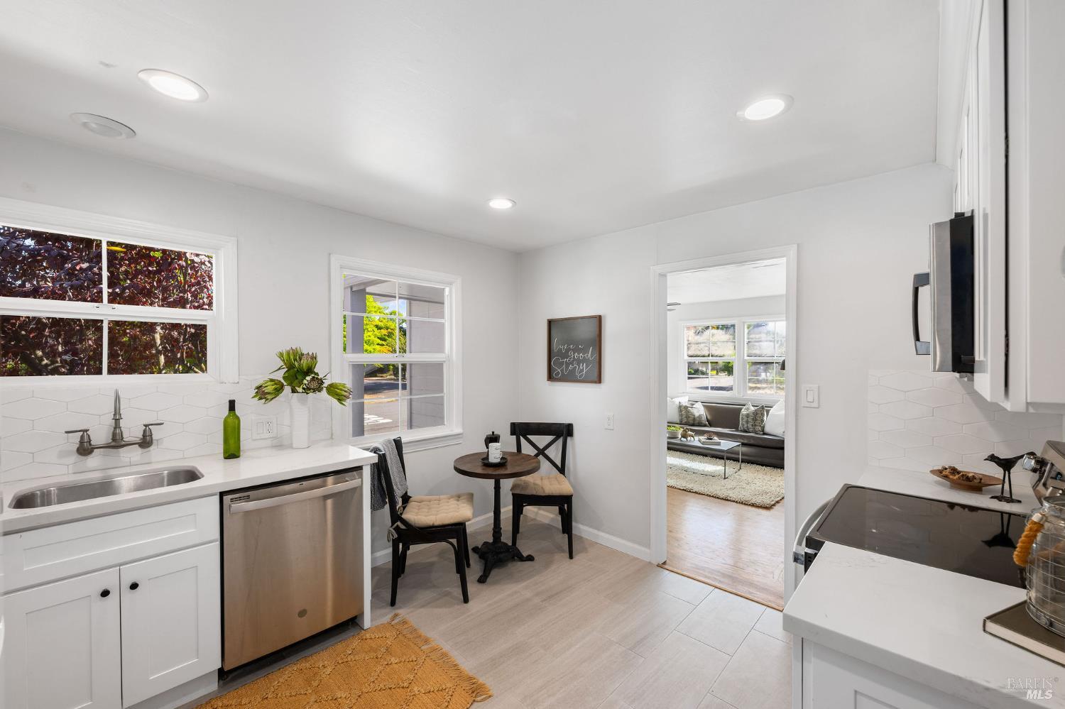 Detail Gallery Image 12 of 32 For 2005 Adrian St, Napa,  CA 94559 - 2 Beds | 1 Baths