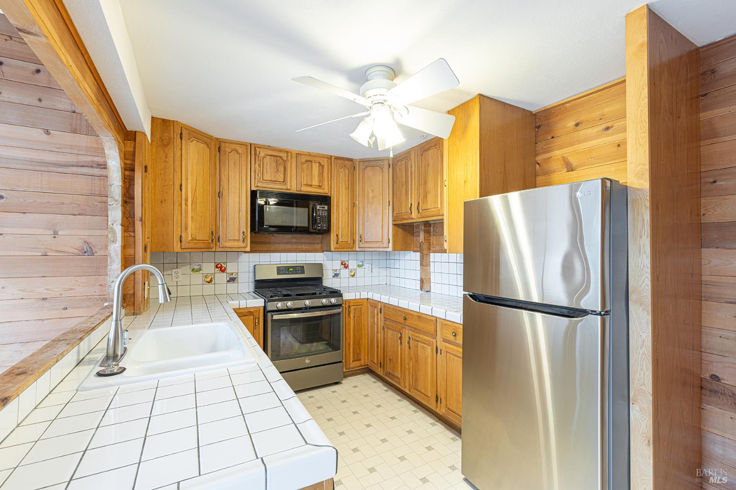 Detail Gallery Image 9 of 43 For 1450 Sproul Ave, Napa,  CA 94559 - 3 Beds | 2 Baths