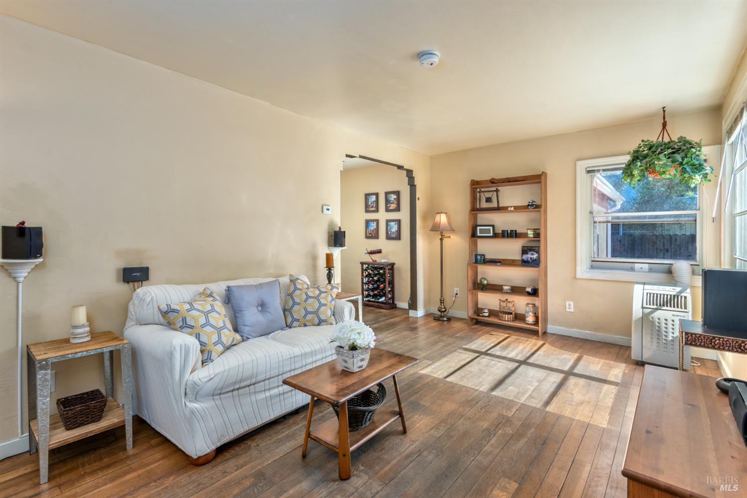 Detail Gallery Image 8 of 31 For 151 Earle St, Santa Rosa,  CA 95407 - 2 Beds | 1 Baths