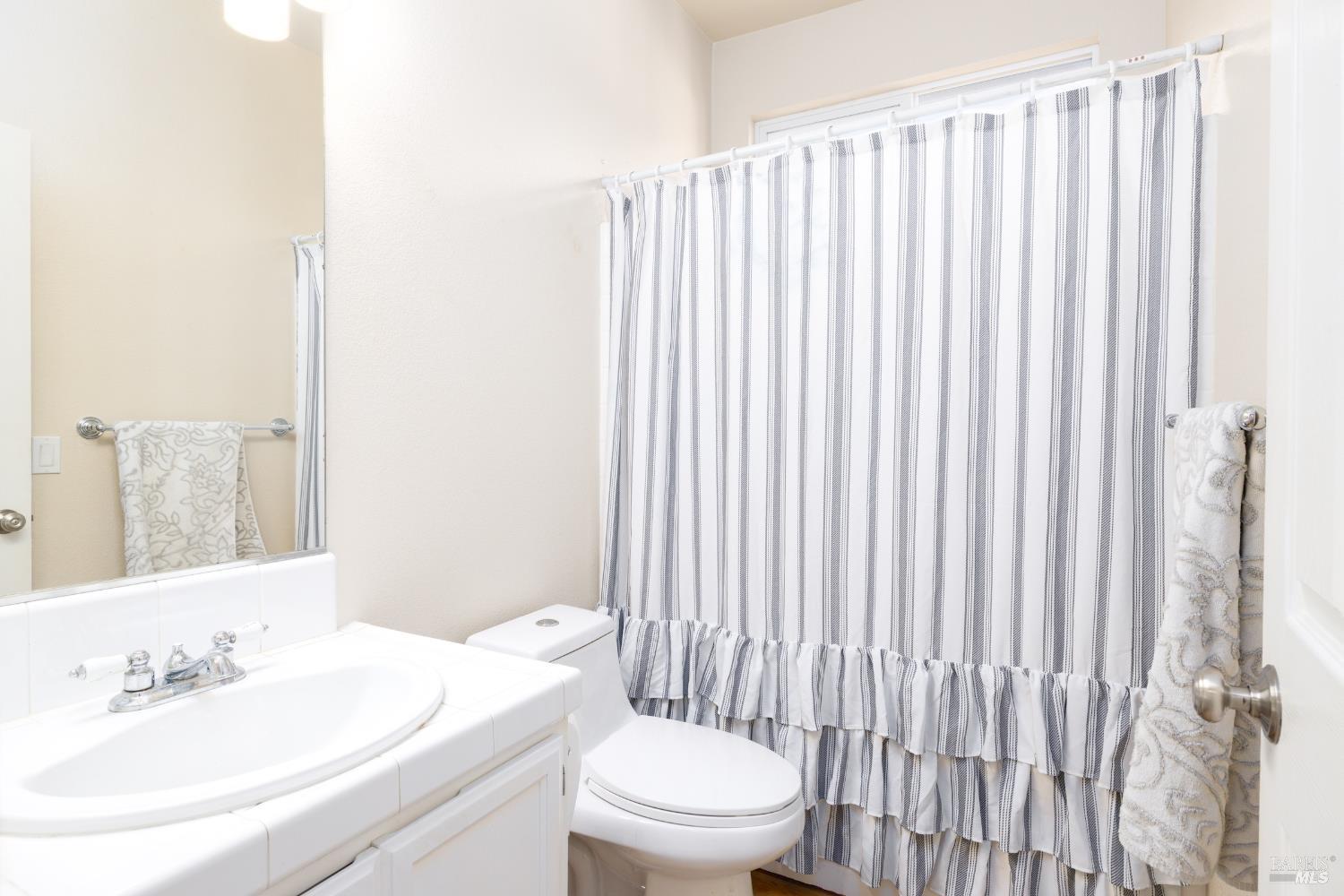 Detail Gallery Image 8 of 38 For 311 Laurel Ct, Cloverdale,  CA 95425 - 2 Beds | 2 Baths