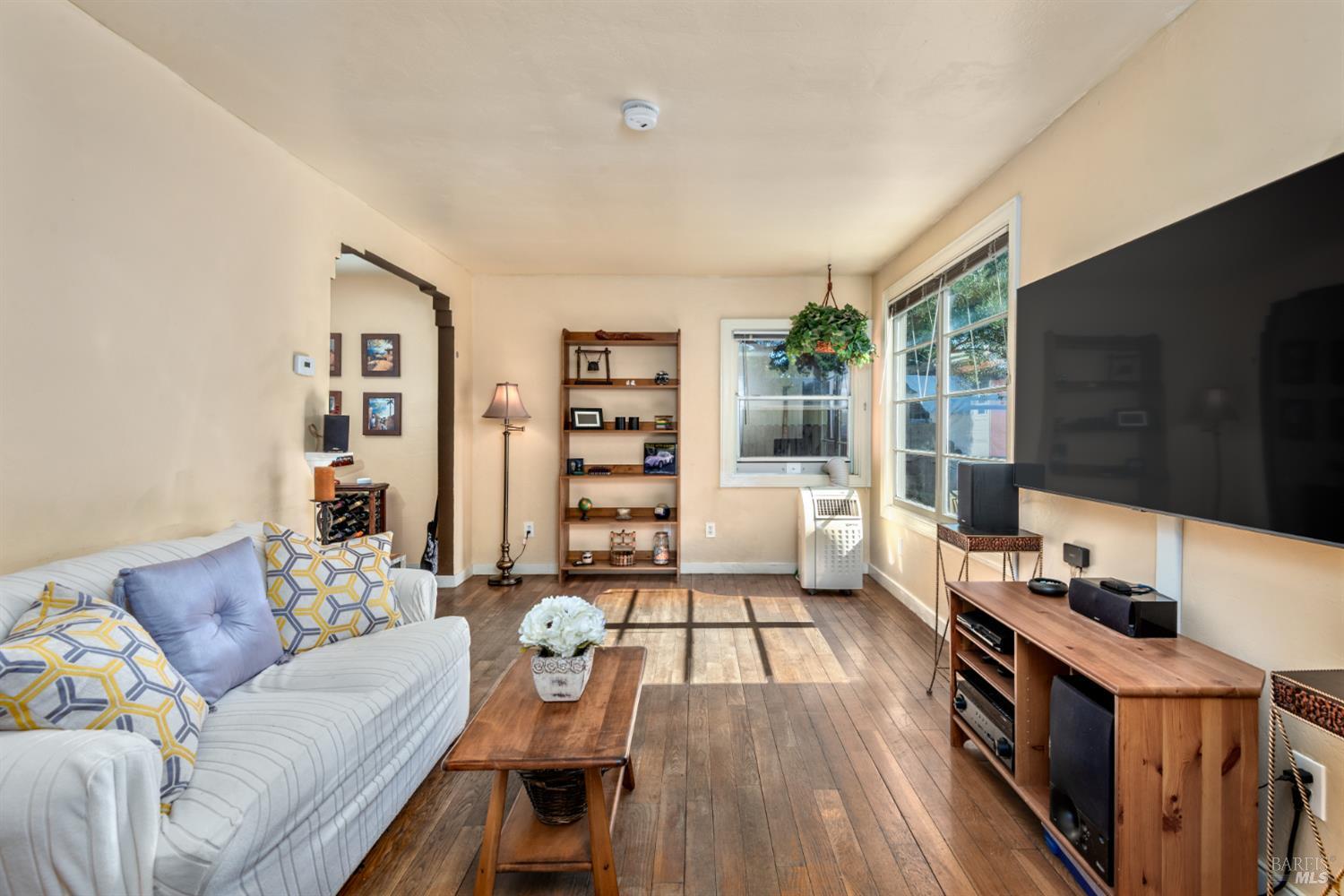 Detail Gallery Image 9 of 31 For 151 Earle St, Santa Rosa,  CA 95407 - 2 Beds | 1 Baths