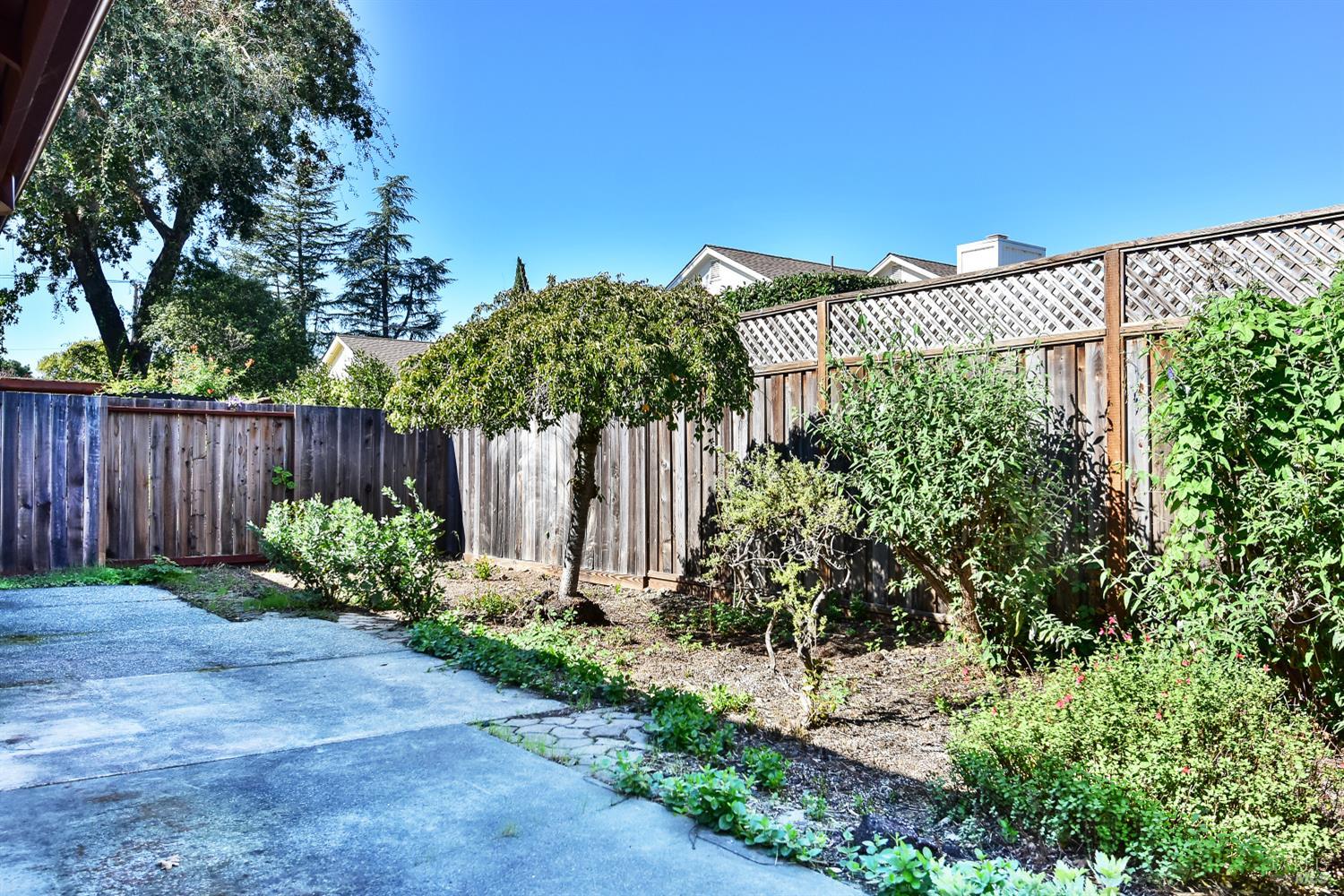 Detail Gallery Image 24 of 30 For 480 La Quinta Ln, Sonoma,  CA 95476 - 2 Beds | 2 Baths