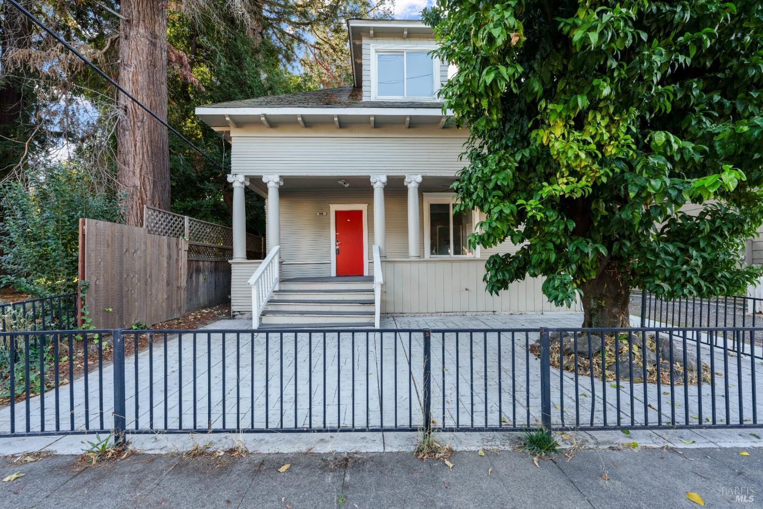 Detail Gallery Image 2 of 23 For 840 5th St, Santa Rosa,  CA 95404 - 4 Beds | 2/2 Baths