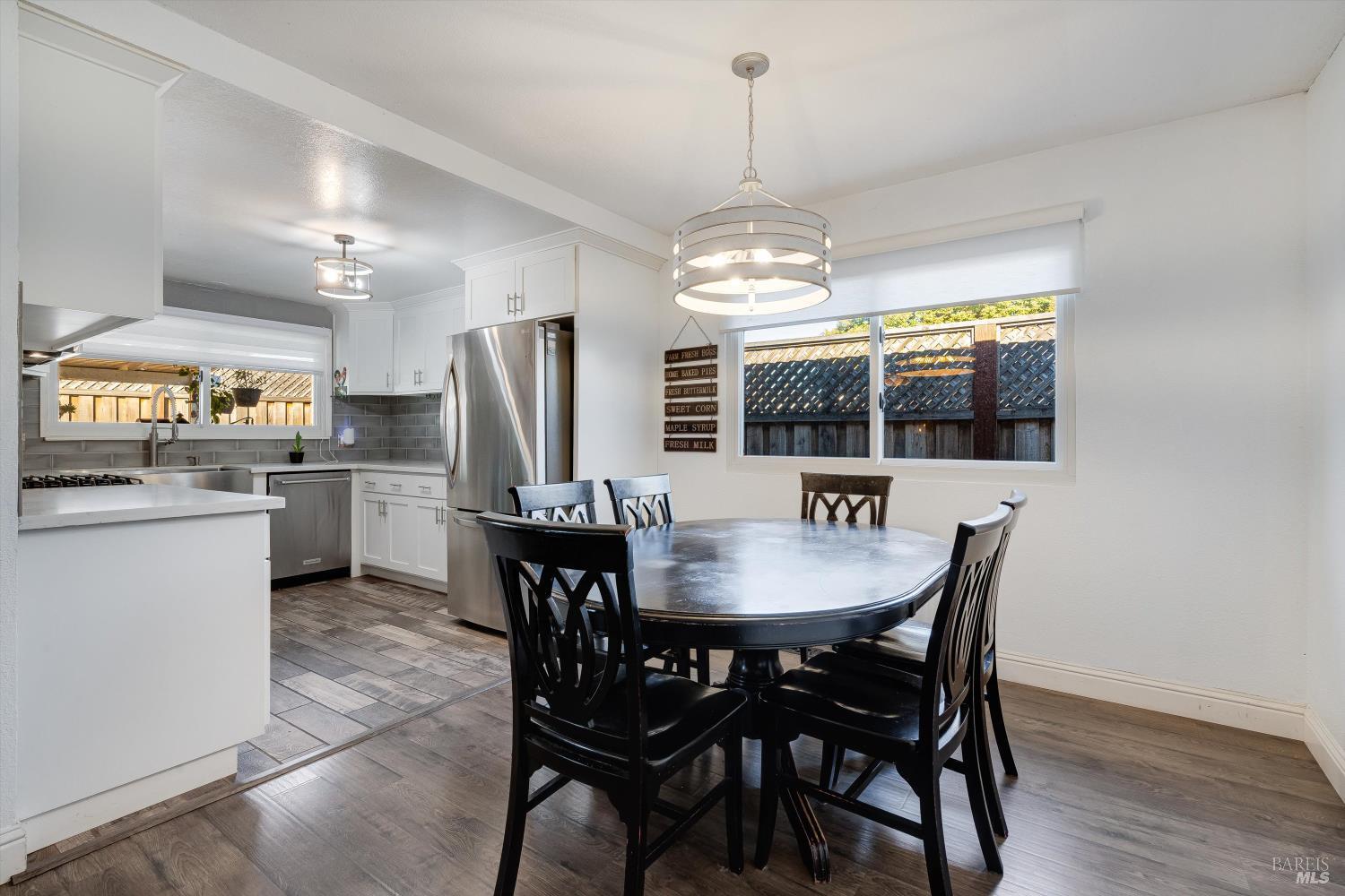 Detail Gallery Image 10 of 28 For 1605 Charlene Pl, Santa Rosa,  CA 95401 - 3 Beds | 2 Baths