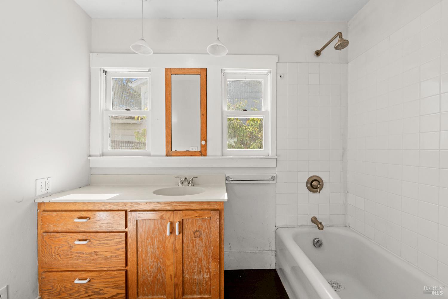 Detail Gallery Image 12 of 21 For 743 Davis St, Santa Rosa,  CA 95401 - 4 Beds | 2 Baths