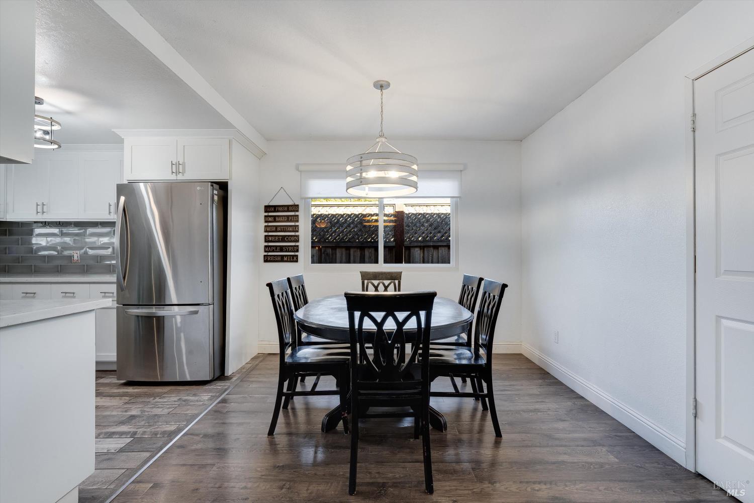 Detail Gallery Image 9 of 28 For 1605 Charlene Pl, Santa Rosa,  CA 95401 - 3 Beds | 2 Baths