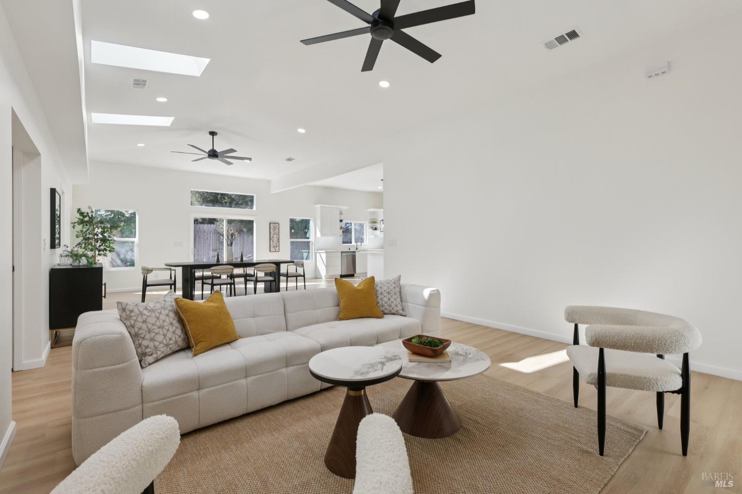 Detail Gallery Image 6 of 44 For 368 Bonnie Ct, Rohnert Park,  CA 94928 - 4 Beds | 2 Baths