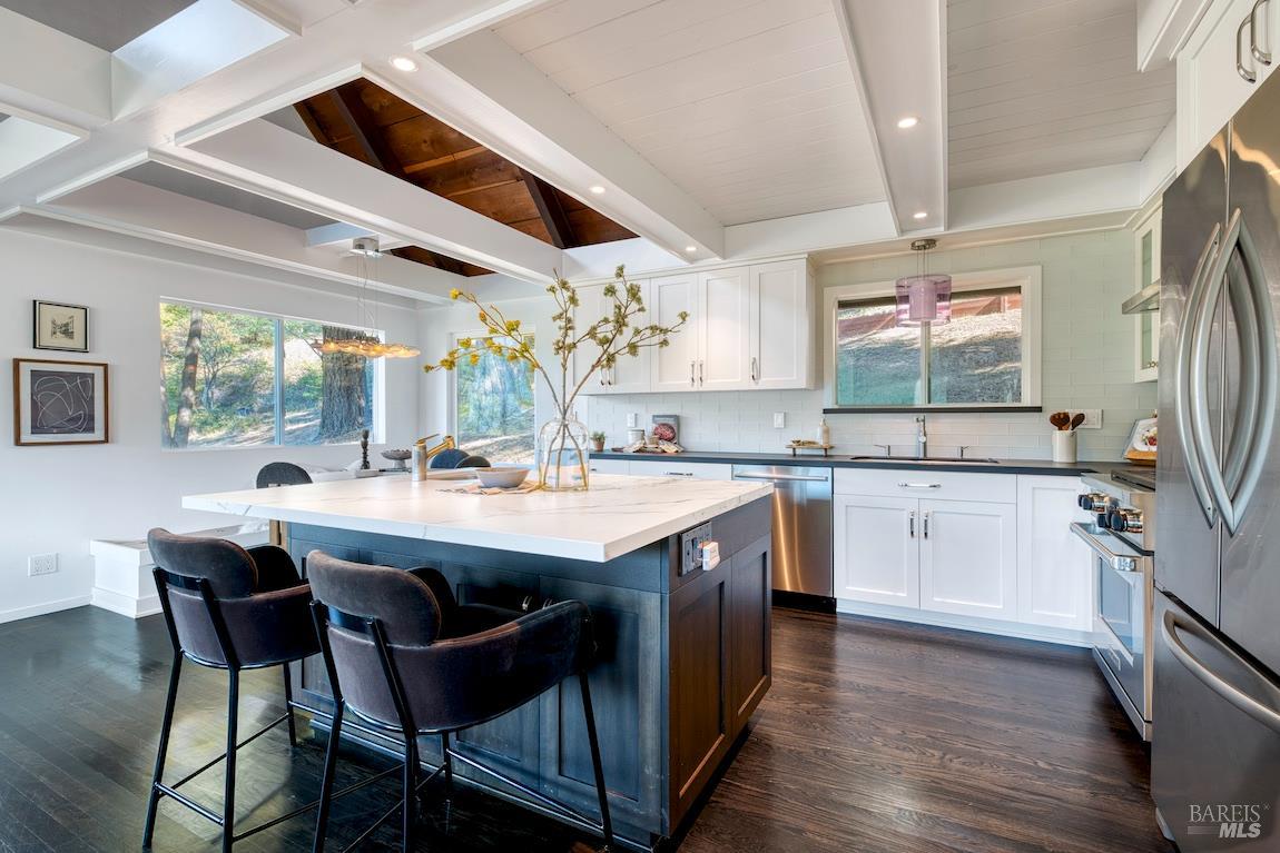 Detail Gallery Image 10 of 47 For 20 Poppy Ln, Mill Valley,  CA 94941 - 3 Beds | 2 Baths